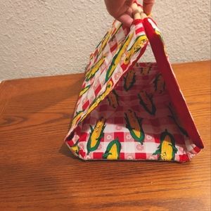 DIY Casserole Dish Carrier- Anthropomorphic Corn Cobs